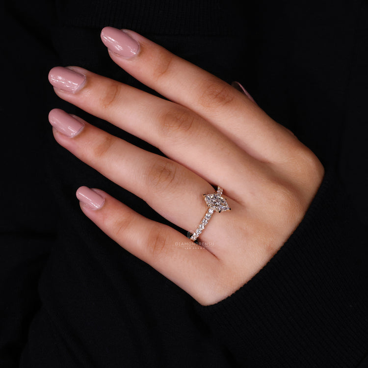 6 Prong Claw Setting for secure diamond placement.
