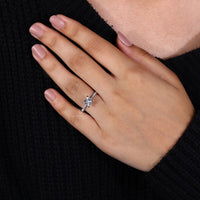 Handmade ring by Diamondrensu with IGI certified diamond.
