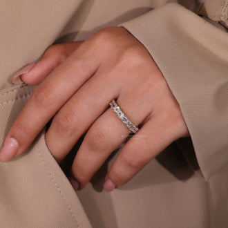 Diamondrensu Asscher cut wedding band.