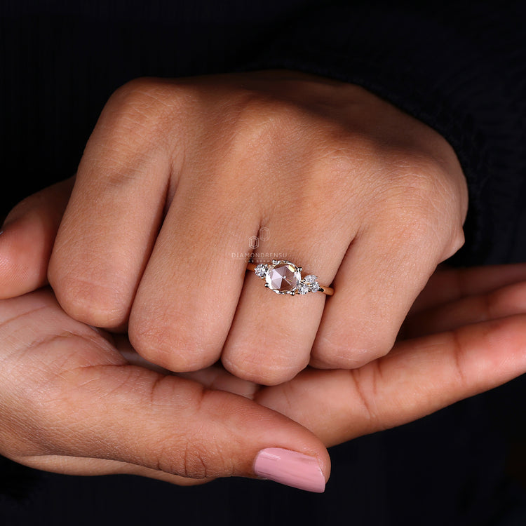 Round Diamond Ring with exceptional clarity and brilliance.