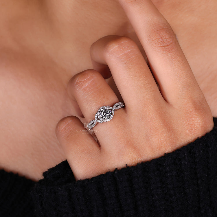 White Gold Engagement Ring with a radiant round diamond.