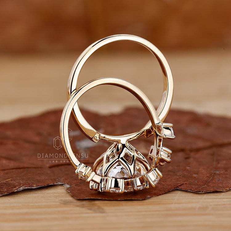 Pinched Shank Ring with elegant shaping for a perfect fit.
