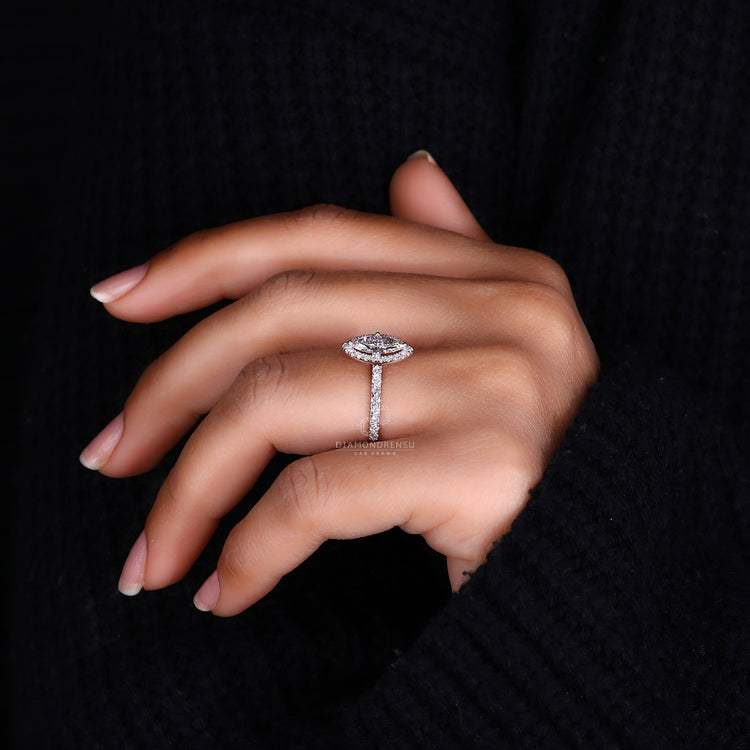 Handmade ring by Diamondrensu includes IGI certified lab grown diamond.
