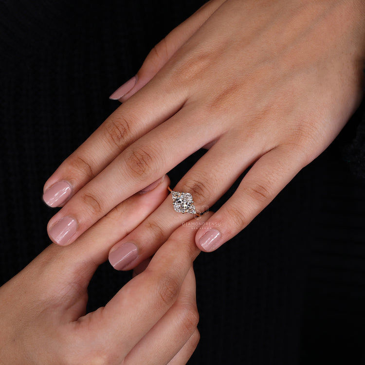 Prong Setting Ring showcasing a stunning diamond centerpiece.