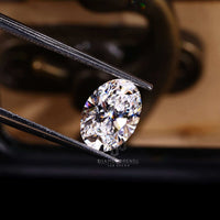 This IGI certified lab grown diamond features a perfect oval cut shape.

