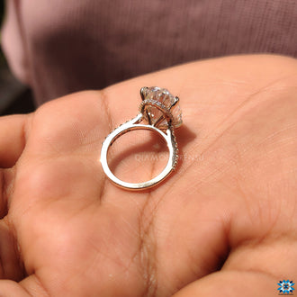 Diamondrensu engagement ring crafted to honor your forever story.
