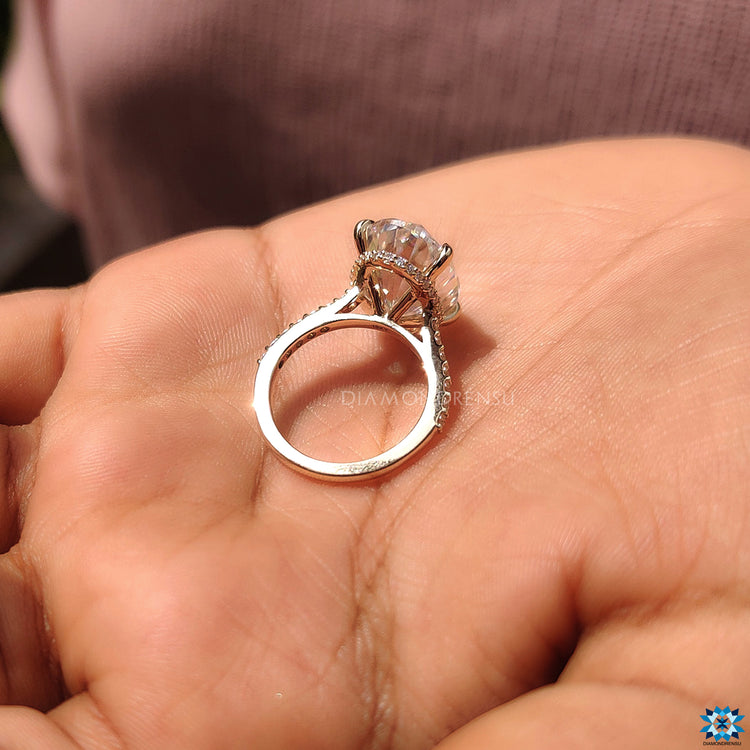 Diamondrensu engagement ring crafted to honor your forever story.
