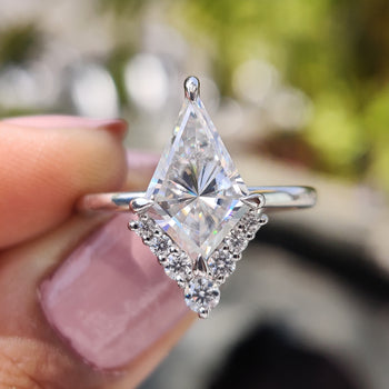Kite cut ring features a unique and elegant shape.

