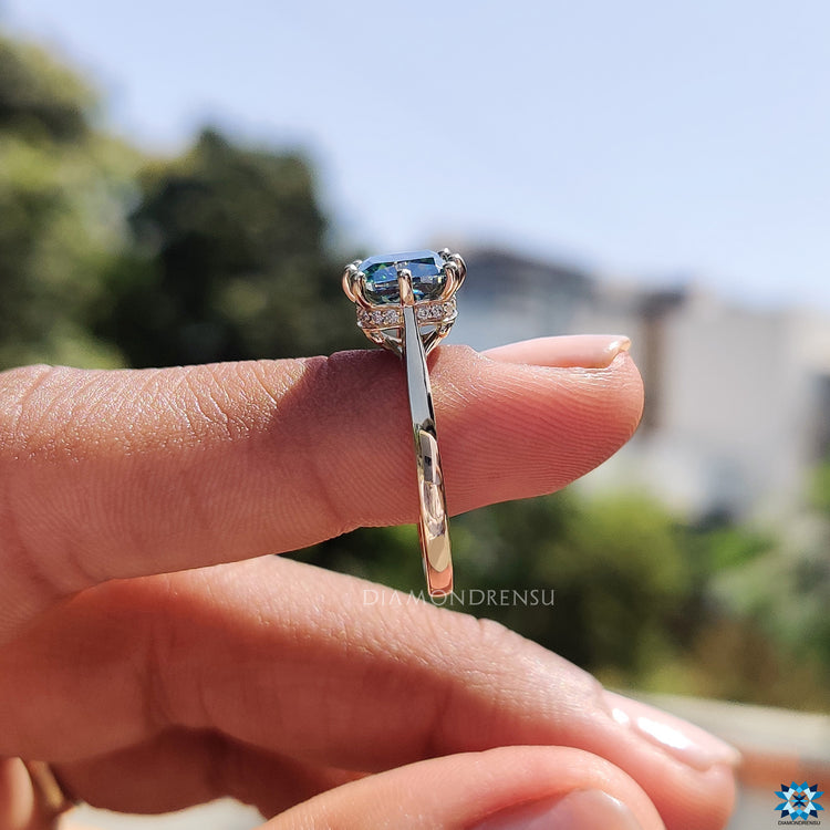 Diamondrensu engagement ring featuring exquisite detailing.
