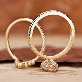 Pave Setting with exquisite detailing and sparkling diamonds.
