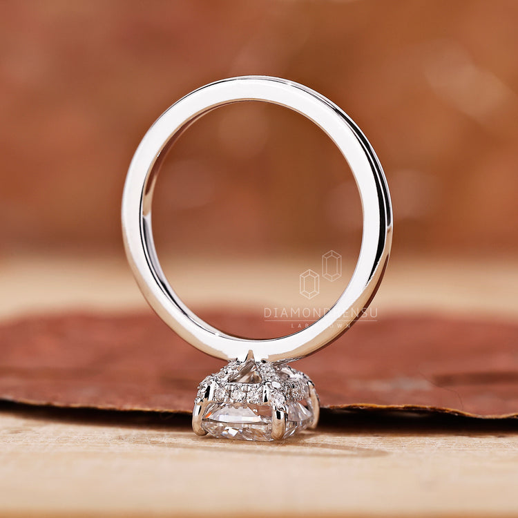 An elegant design to buy engagement ring that symbolizes love and commitment.
