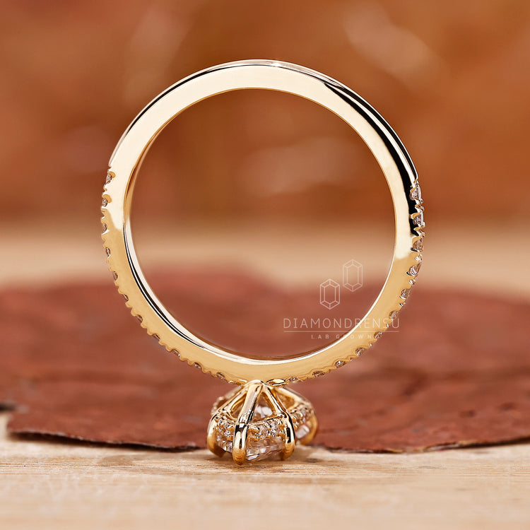 Buy engagement ring made with precision and crafted for special moments.