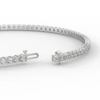 14kt white gold diamond tennis bracelet.
