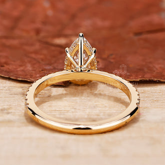 Yellow gold diamond ring with claw prongs, blending modern and traditional styles.