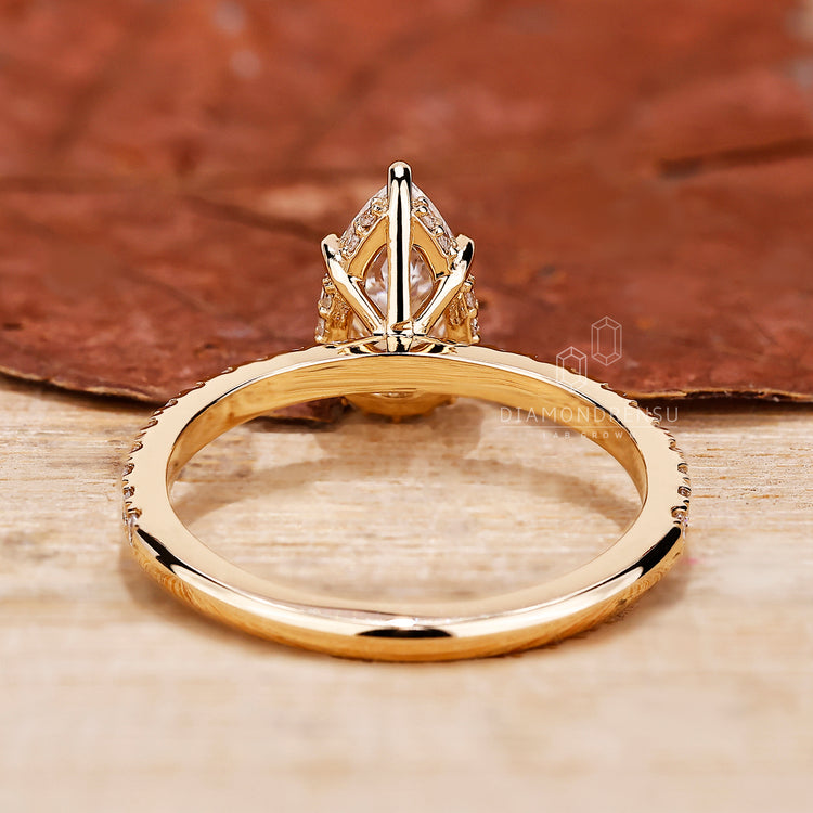 Yellow gold diamond ring with claw prongs, blending modern and traditional styles.