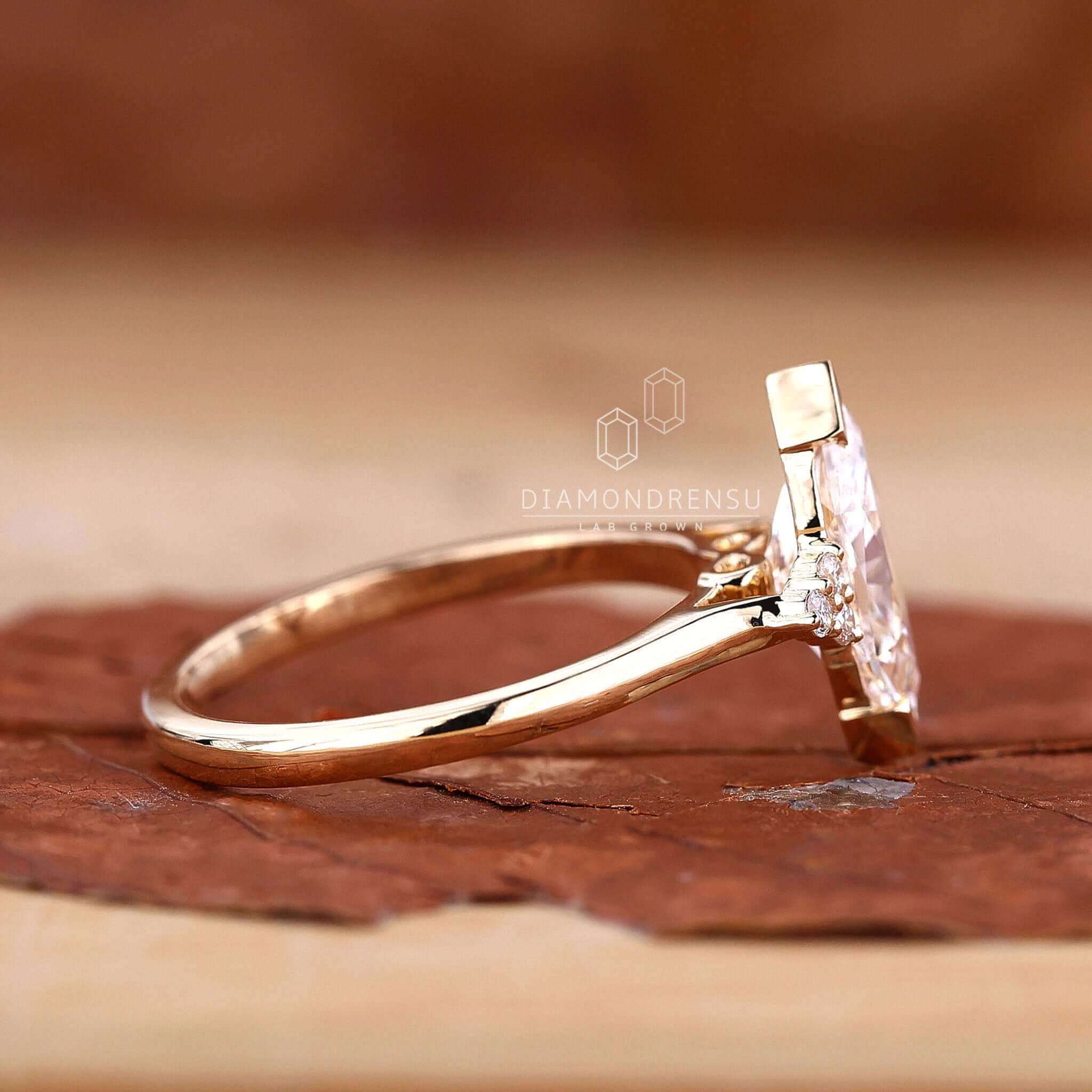Dutch Marquise Cut Muse Setting Diamond Engagement Ring