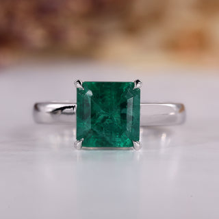 Diamond Solitaire Engagement Ring in white gold.
