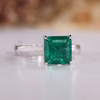 White gold ring with IGI certified diamond.
