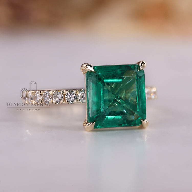 Pave setting emerald engagement ring.
