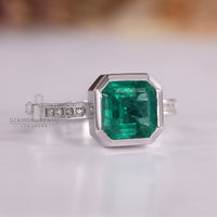 Diamondrensu asscher cut emerald ring.
