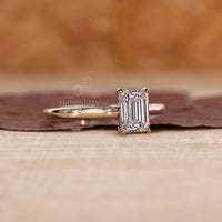 4 prong claw setting holding an emerald cut diamond.
