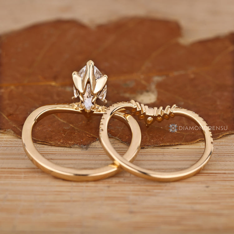 Handmade marquise wedding ring by Diamondrensu.