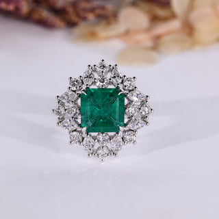 Vintage engagement ring with emerald gemstone.

