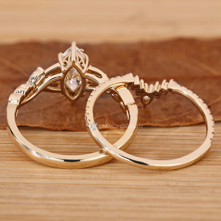Marquise bridal set with a V-shaped band.