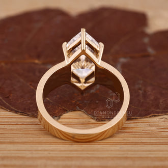 Handmade jewelry marquise diamond ring.
