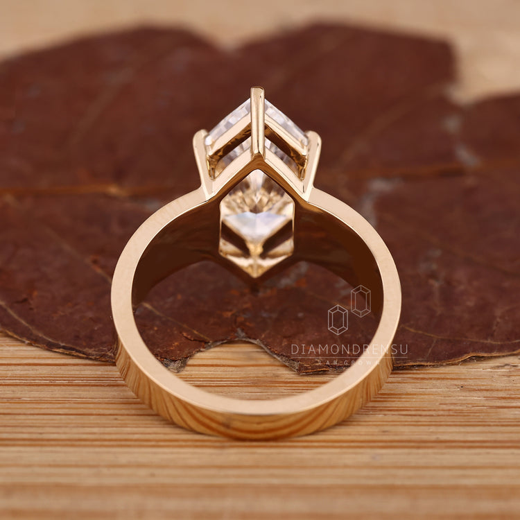 Handmade jewelry marquise diamond ring.
