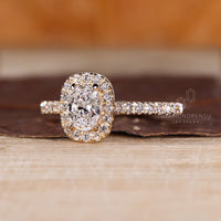 Cathedral setting diamond engagement ring.
