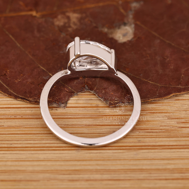 Diamondrensu pear solitaire engagement ring with V shaped prong setting.
