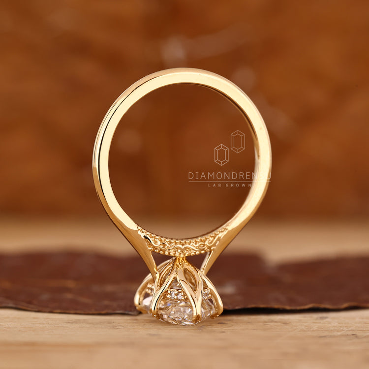 Handmade Dutch marquise engagement ring with leaf style prongs.
