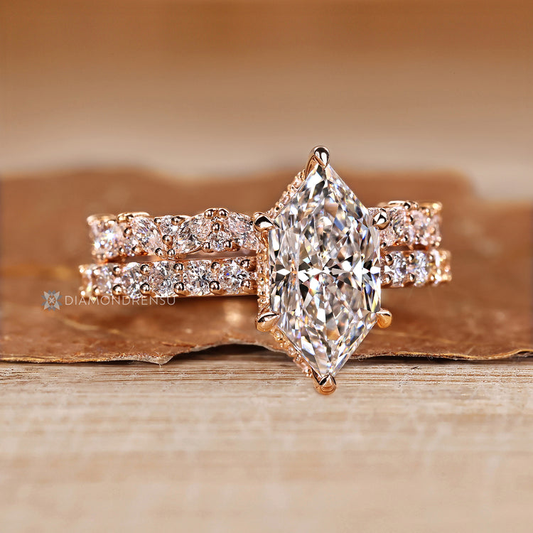 Stackable Dutch marquise ring with round diamonds