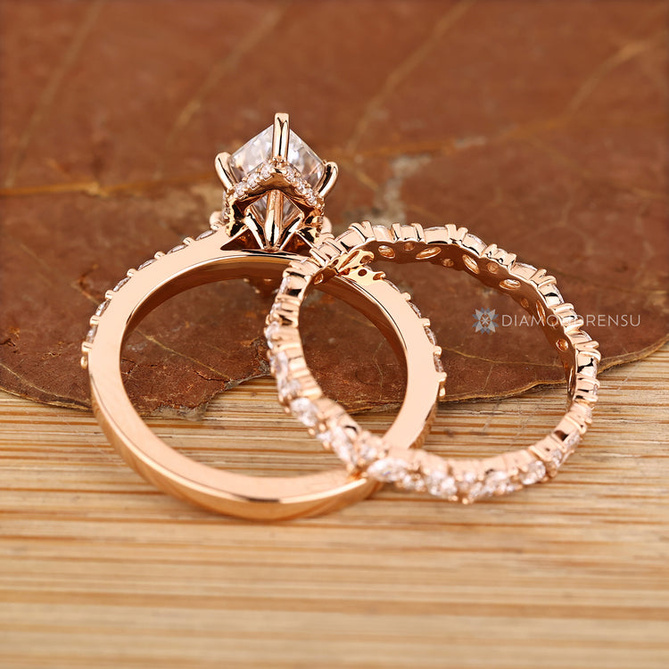 Dutch marquise wedding ring with prong setting