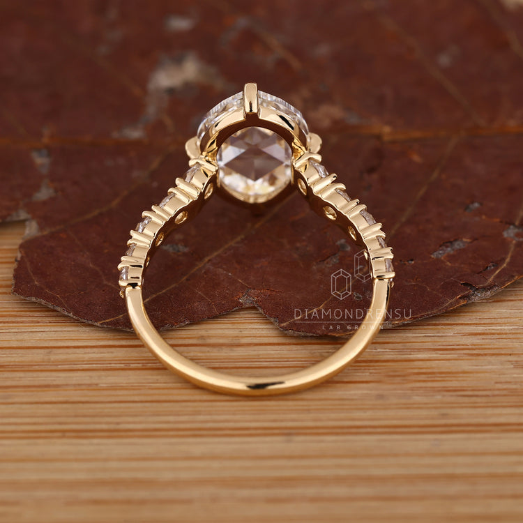 Compass claw prong setting with pave setting ring.
