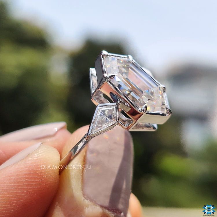 Diamondrensu ring with bezel set design