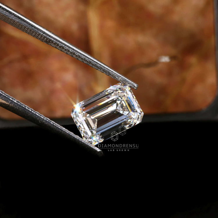 Diamondrensu lab grown diamond available in emerald cut loose format.
