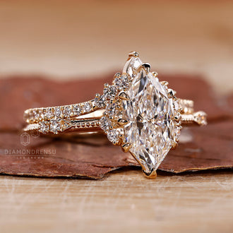 Yellow Gold Bridal Set with a radiant and timeless design.
