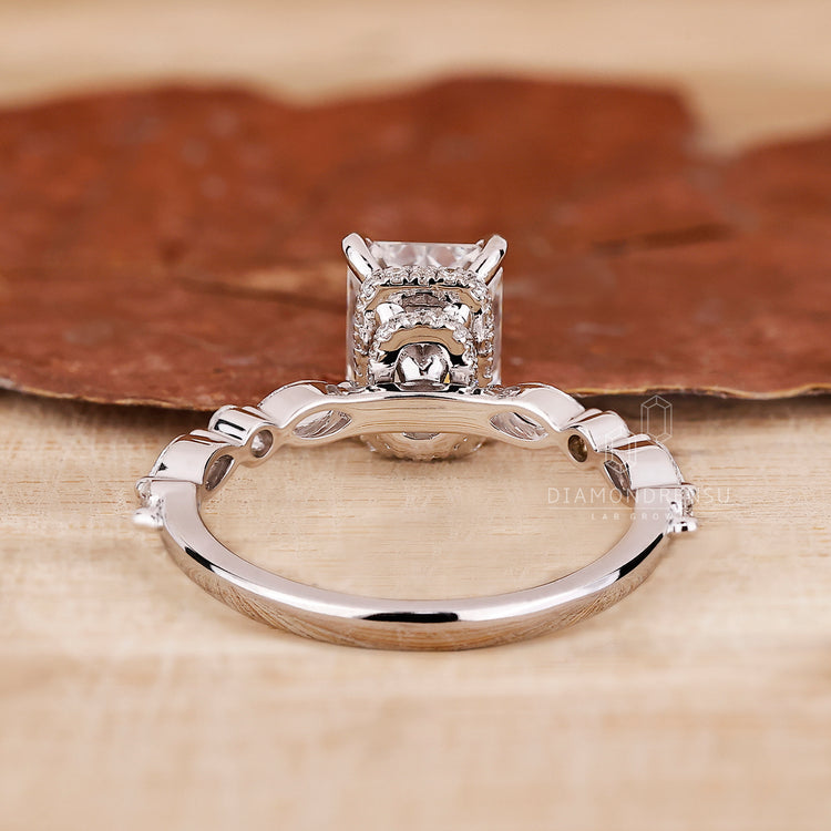 Marquise and Round Diamonds in a unique and luxurious design.