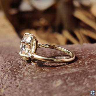 6 prong claw setting for a secure and elegant moissanite ring.
