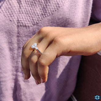 4 prong claw setting for a secure hold.
