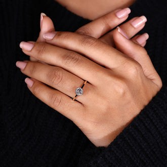 Prong Setting Ring with a dazzling IGI Certified diamond.