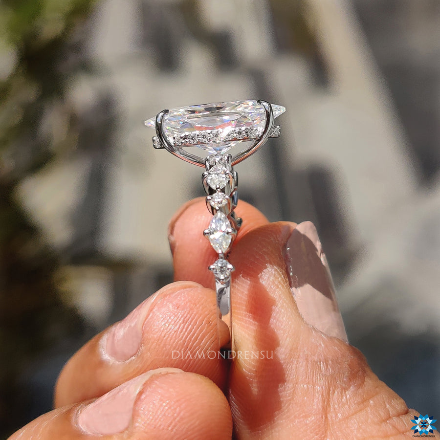 Diamondrensu Dutch marquise moissanite hidden halo ring