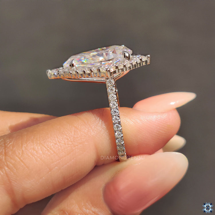 Bridge accent ring setting with a unique, modern touch to enhance the center stone.
