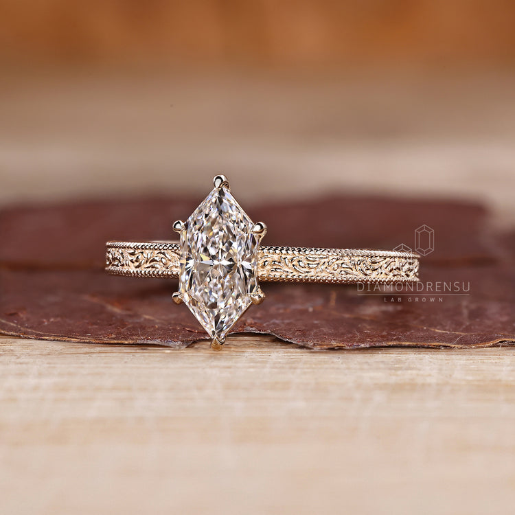 Diamondrensu Dutch marquise ring with lab grown diamond.