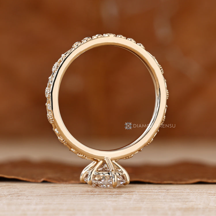 Handmade lab grown oval diamond ring by Diamondrensu.