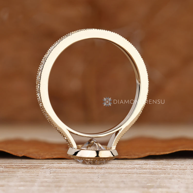 Diamondrensu oval diamond ring with bezel setting details.