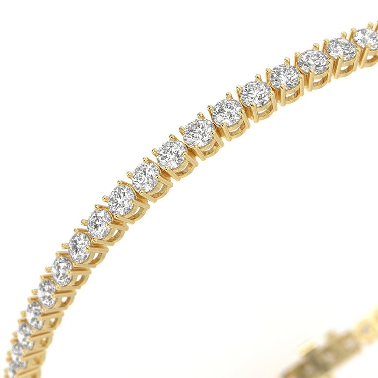 Round cut lab grown diamond bracelet design.
