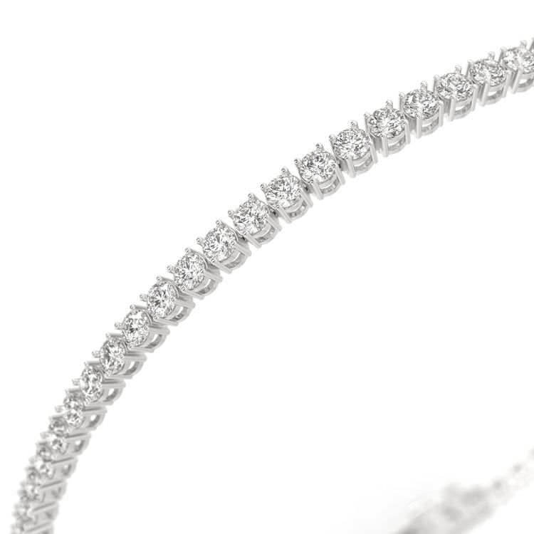 7 inch round diamond tennis bracelet design.
